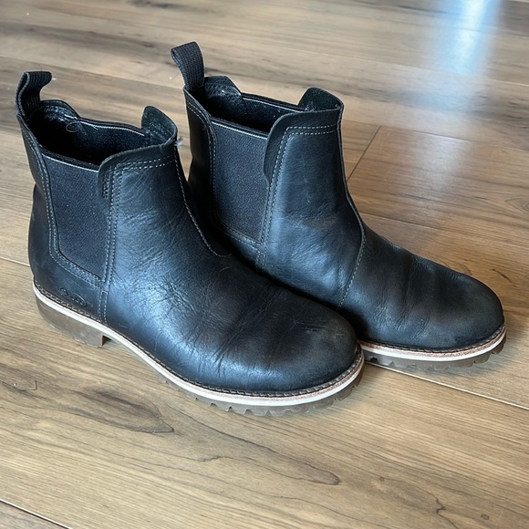 Chaco black Chelsea boot - Picture 2 of 9